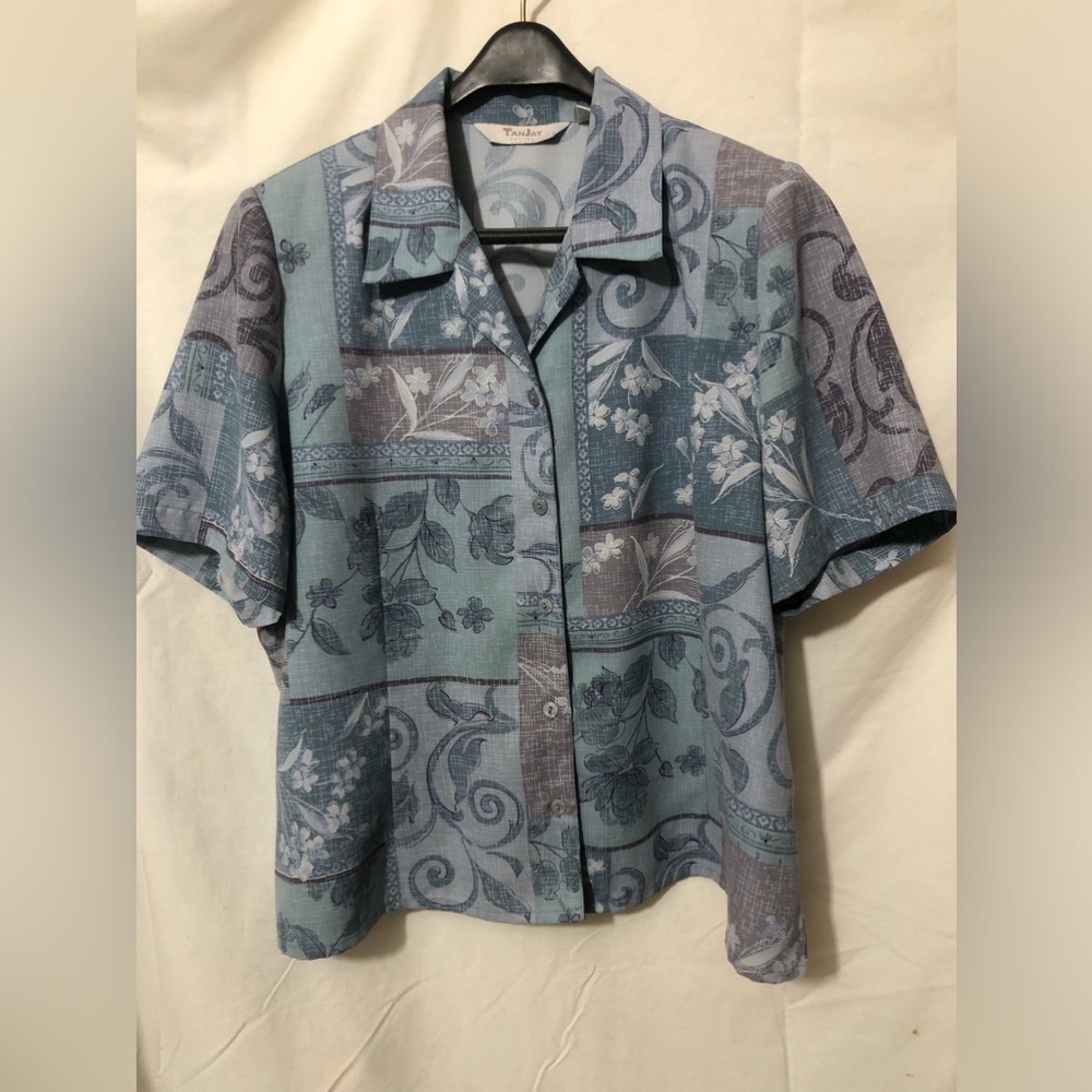 Women’s short sleeve blouse